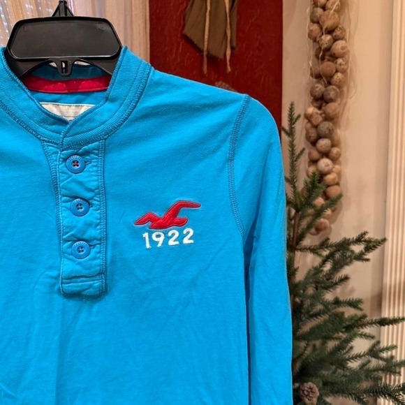 Classic Y2K Hollister Long Sleeve. - Picture 2 of 2